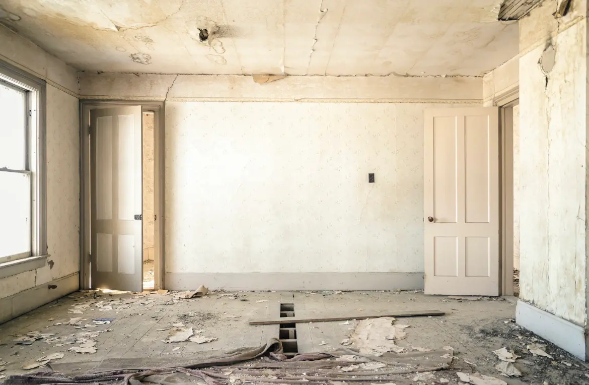 Waste disposal crew managing a cleanout project in Manchester-by-the-Sea